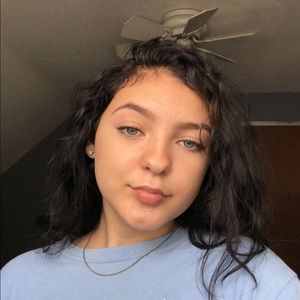 Meet your Posher, Amelia